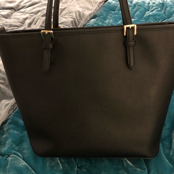 💢SOLD💢 Michael Kors bag - Picture 2 of 8